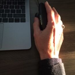 De verticale muis UniMouse getest door een werkplekdeskundige